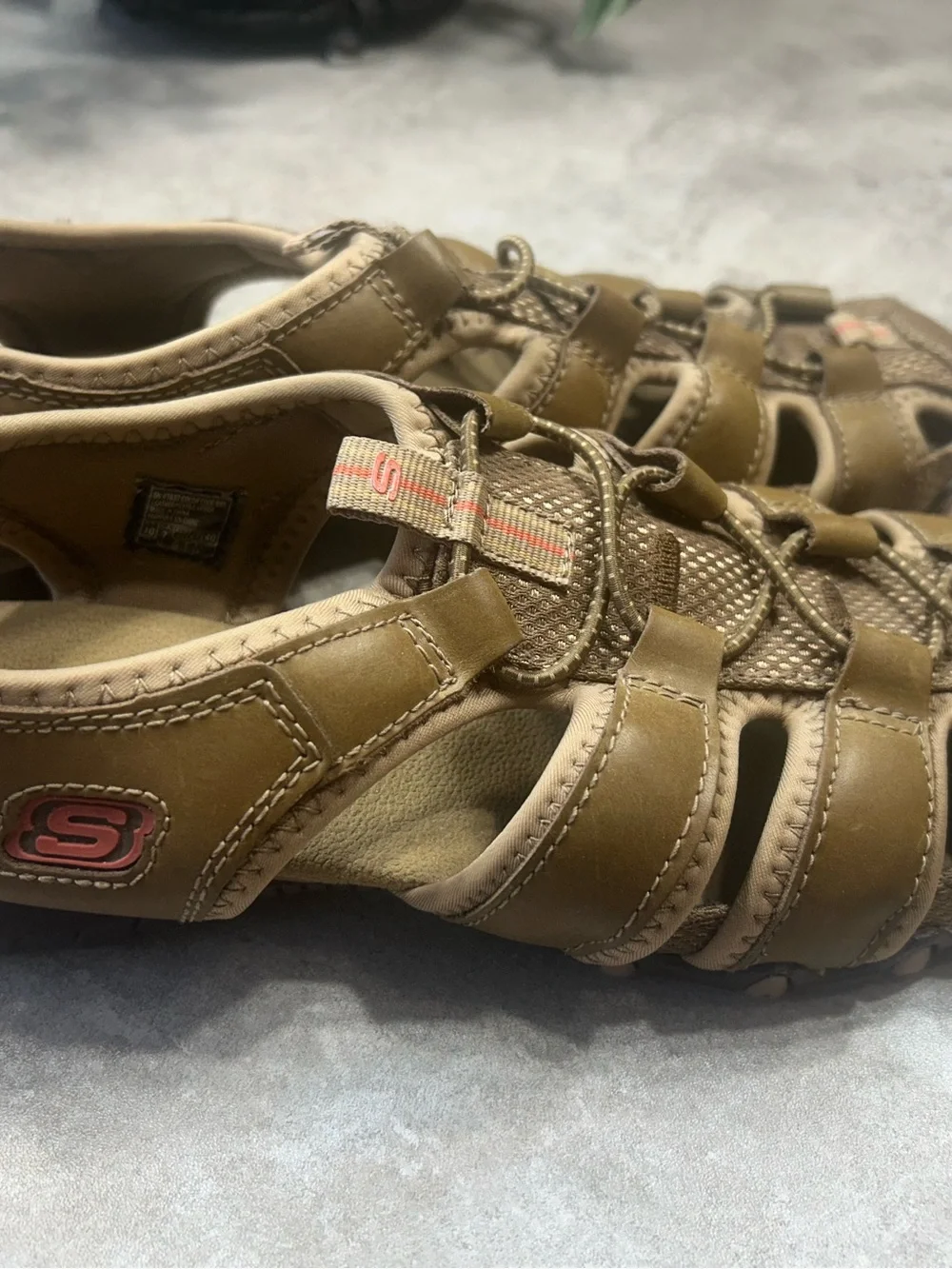 Skechers Bikers  Women’s  Size 10 Olive/Tan Closed-Toe Fisherman Sandals